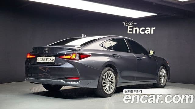 Lexus ES300h 2023 — ფოტო 2/20