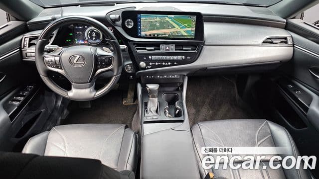 Lexus ES300h 2023 — ფოტო 7/20