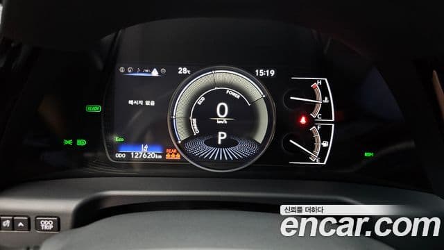 Lexus ES300h 2023 — ფოტო 8/20