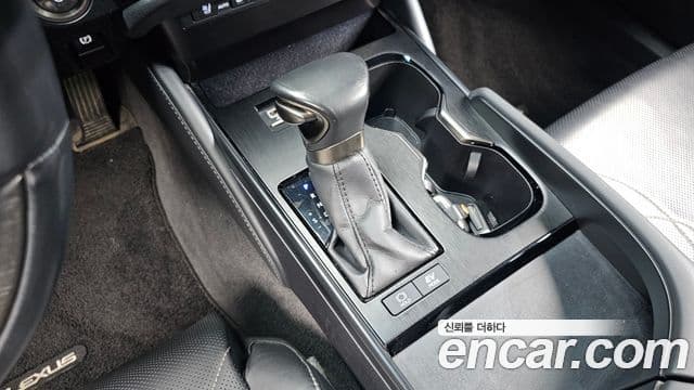 Lexus ES300h 2023 — ფოტო 9/20