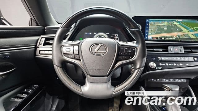 Lexus ES300h 2023 — ფოტო 12/20