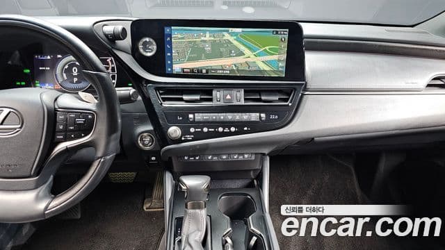 Lexus ES300h 2023 — ფოტო 13/20