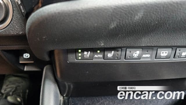 Lexus ES300h 2023 — ფოტო 19/20