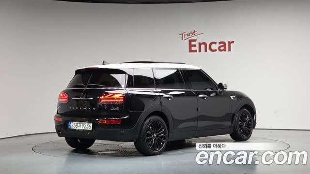 Mini Cooper Clubman 2023 — Фото 2/20