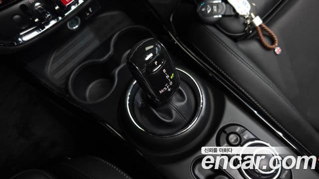 Mini Cooper Clubman 2023 — Фото 9/20