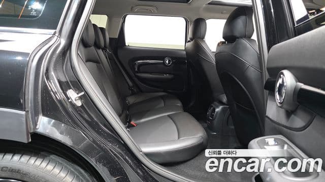 Mini Cooper Clubman 2023 — Фото 11/20