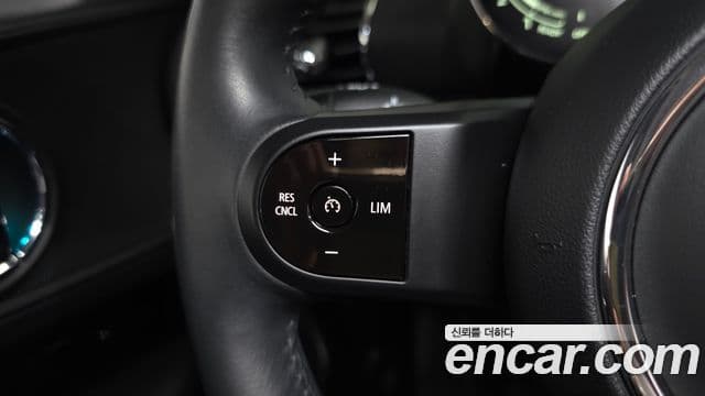Mini Cooper Clubman 2023 — Фото 16/20