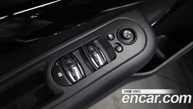 Mini Cooper Clubman 2023 — Photo 21/30