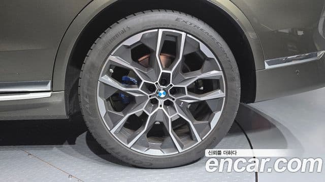 BMW X7 2025 — Photo 9/35