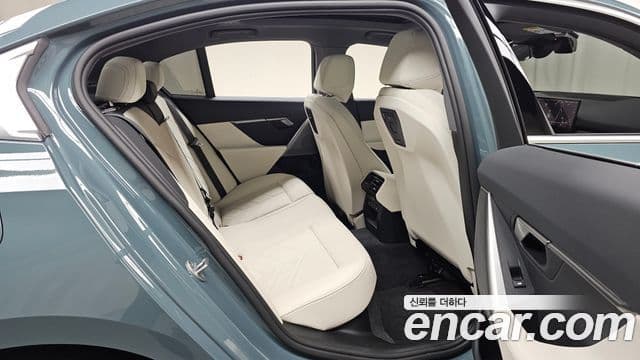 BMW 5 Series 2025 — фото 12 из 20