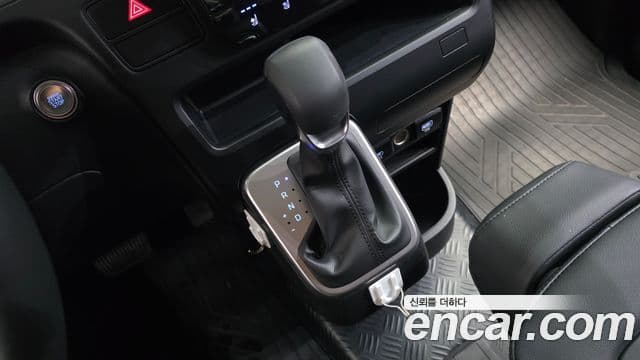Hyundai Staria 2024 — ფოტო 9/20
