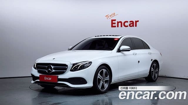 Mercedes-Benz E-Class 2018 — Şəkil 18/20