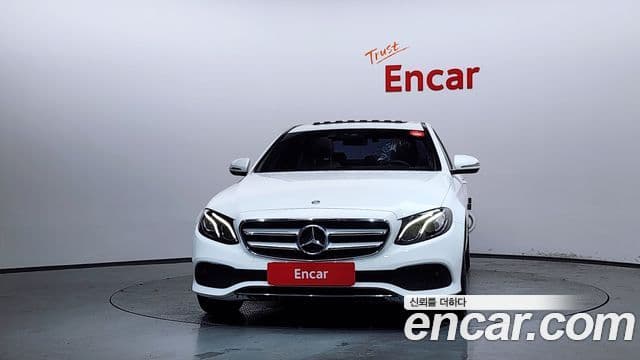 Mercedes-Benz E-Class 2018 — Şəkil 10/20