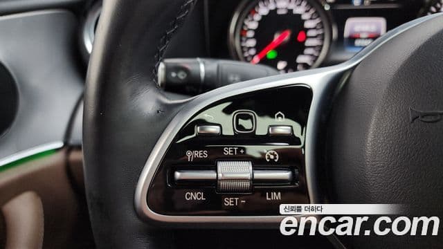 Mercedes-Benz E-Class 2018 — Şəkil 19/20