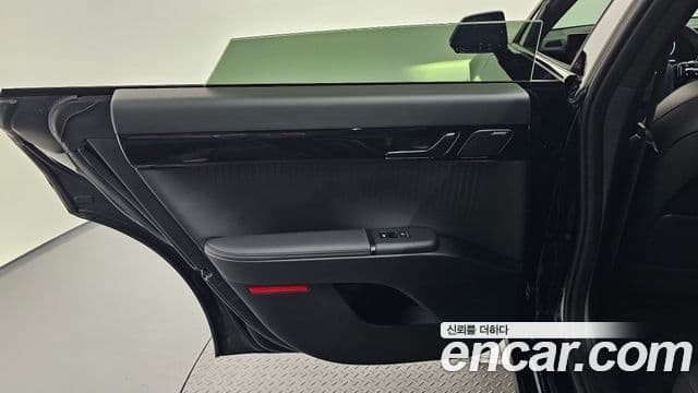 Hyundai Grandeur Hybrid 2023 — Photo 34/39