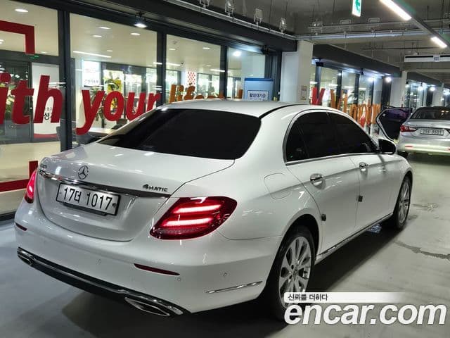 Mercedes-Benz E-Class 2018 — ფოტო 3/19