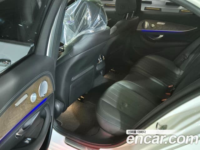 Mercedes-Benz E-Class 2018 — ფოტო 6/19