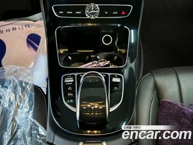 Mercedes-Benz E-Class 2018 — ფოტო 8/19