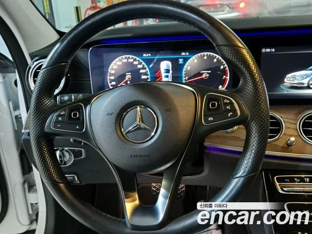 Mercedes-Benz E-Class 2018 — ფოტო 11/19