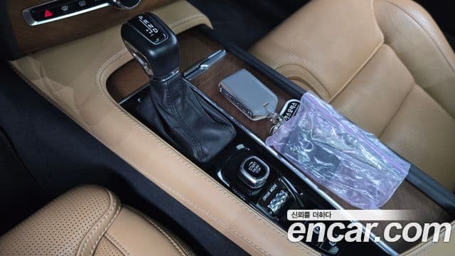 Volvo XC90 2019 — Şəkil 9/20
