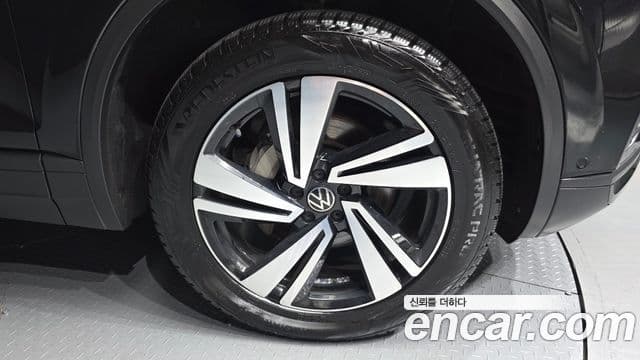 Volkswagen Touareg 2023 — ფოტო 5/20