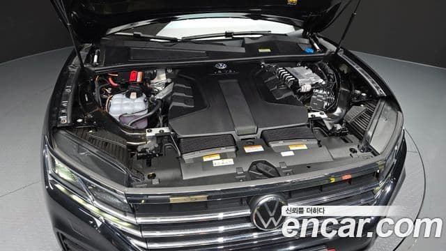 Volkswagen Touareg 2023 — ფოტო 6/20