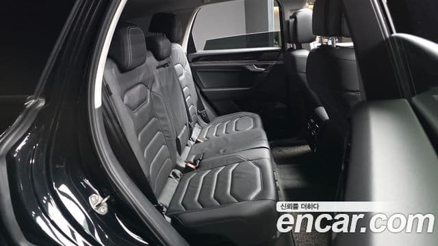 Volkswagen Touareg 2023 — ფოტო 12/20