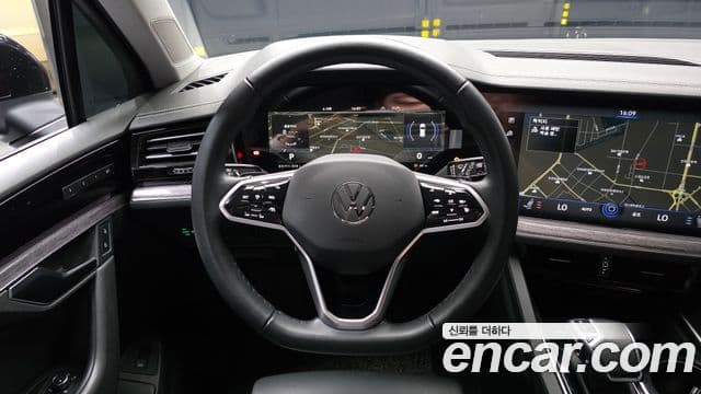 Volkswagen Touareg 2023 — ფოტო 13/20