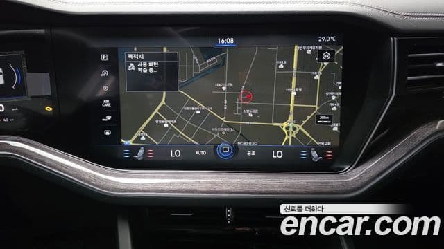 Volkswagen Touareg 2023 — ფოტო 14/20
