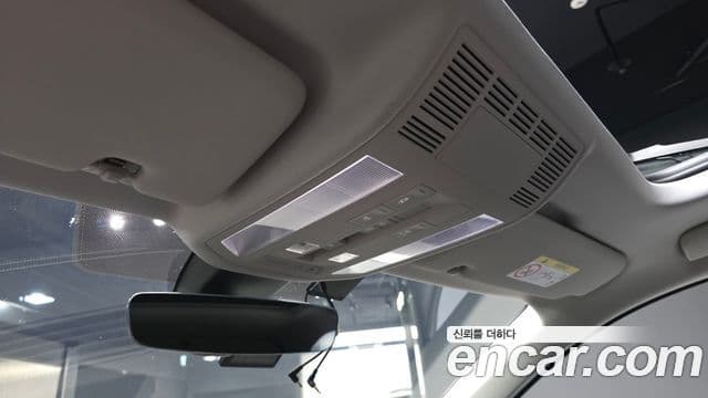 Volkswagen Touareg 2023 — ფოტო 18/20