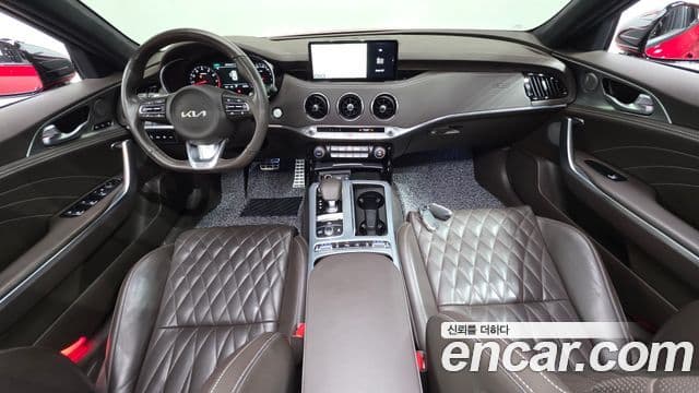 Kia Stinger 2022 — ფოტო 7/20