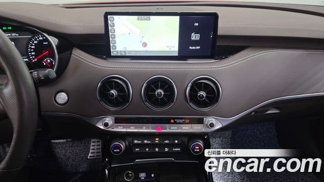 Kia Stinger 2022 — ფოტო 13/20