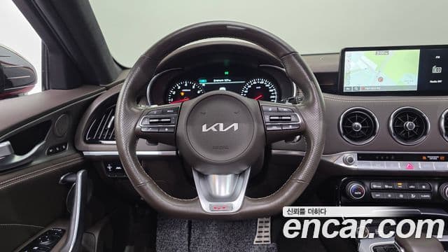 Kia Stinger 2022 — ფოტო 14/20
