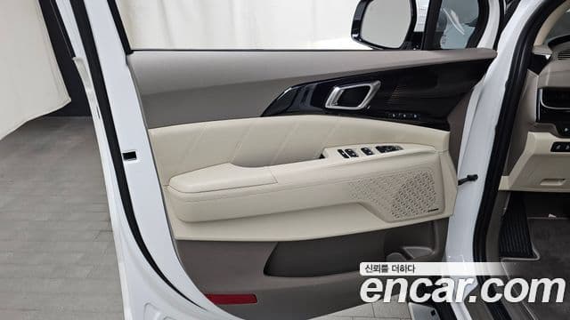 Kia Carnival 2025 — Photo 15/31