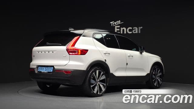 Volvo XC40 Recharge 2022 — ფოტო 18/32