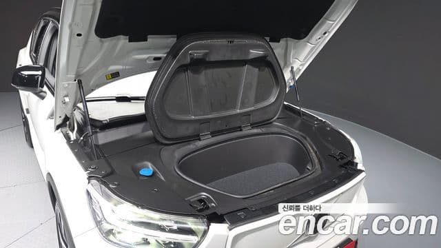 Volvo XC40 Recharge 2022 — ფოტო 10/32