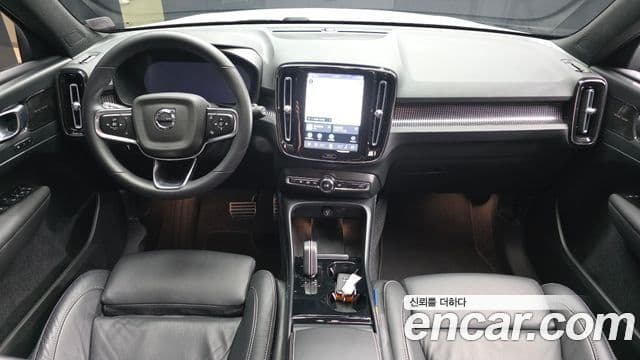 Volvo XC40 Recharge 2022 — ფოტო 3/32