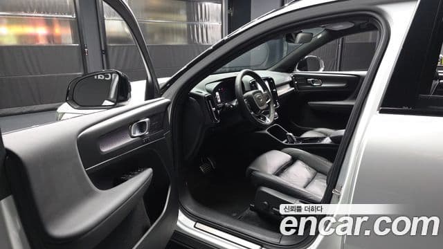 Volvo XC40 Recharge 2022 — ფოტო 8/32