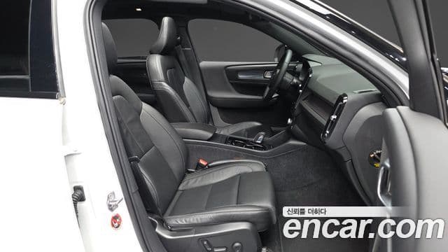 Volvo XC40 Recharge 2022 — ფოტო 4/32