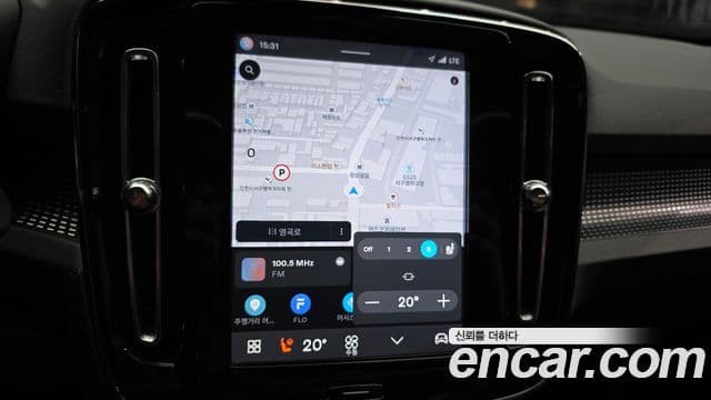 Volvo XC40 Recharge 2022 — ფოტო 23/32