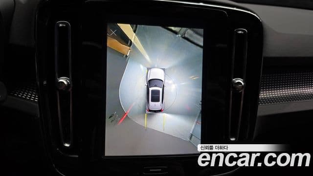 Volvo XC40 Recharge 2022 — ფოტო 30/32