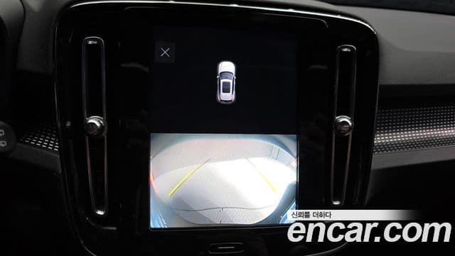 Volvo XC40 Recharge 2022 — ფოტო 24/32