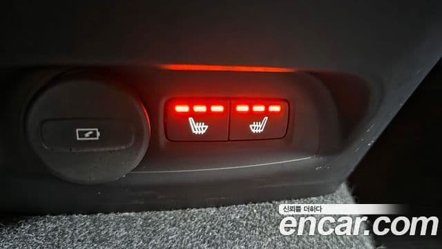 Volvo XC40 Recharge 2022 — ფოტო 17/32