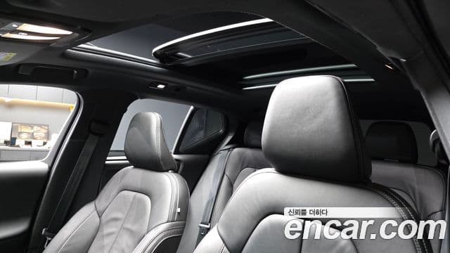Volvo XC40 Recharge 2022 — ფოტო 28/32