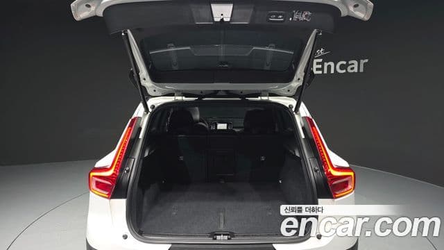 Volvo XC40 Recharge 2022 — ფოტო 21/32