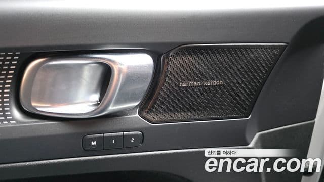 Volvo XC40 Recharge 2022 — ფოტო 16/32
