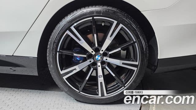 BMW 5 Series 2025 — Photo 15/32