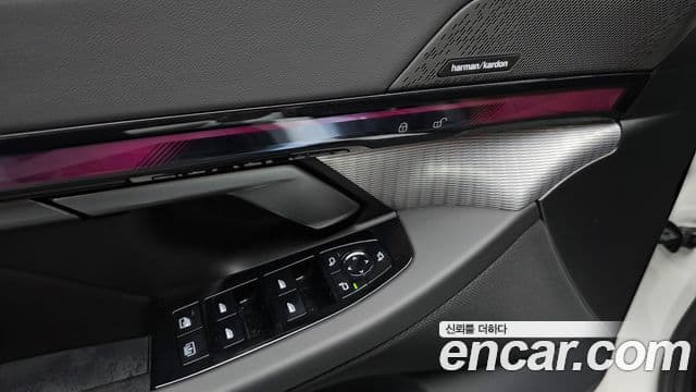 BMW 5 Series 2025 — Photo 23/32