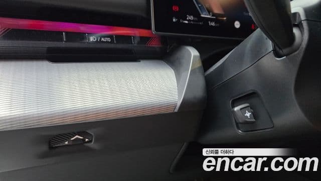 BMW 5 Series 2025 — Photo 18/32