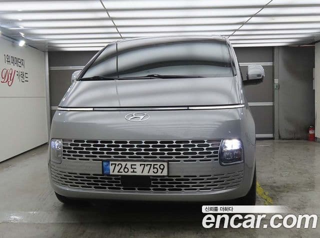 Hyundai Staria 2023 — Фото 1/20